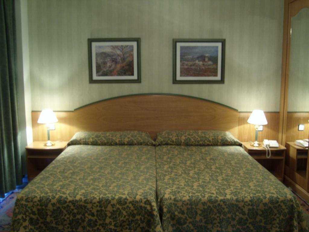 圣克里斯托瓦尔酒店 拉·希斯特尼加 客房 照片